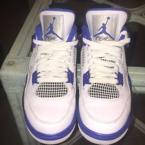 Jordan retro 4 blue white an hint of black